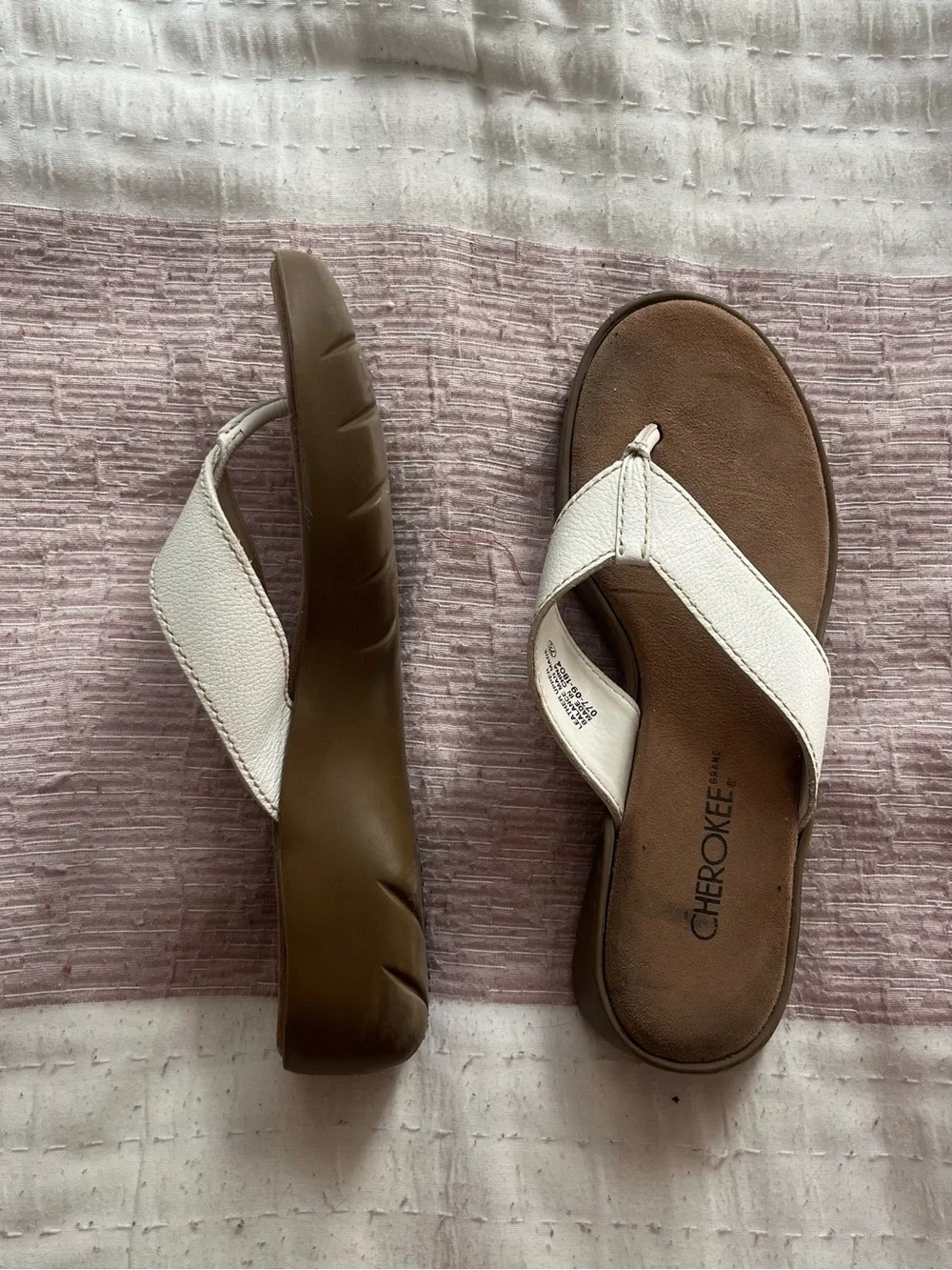 Y2K 2000s style White Thong Platform Sandals Cherokee Size 7.5